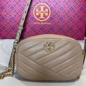 New without tags Tory Burch Kira Chevron small camera bag in Taupe color.